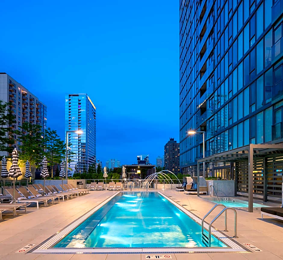 Level Chicago – Old Town