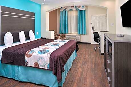 1 King Bed-Separate Sitting Area-Smoking-Free Wifi-Microwave-Minifridge-Coffeemaker-Hairdryer