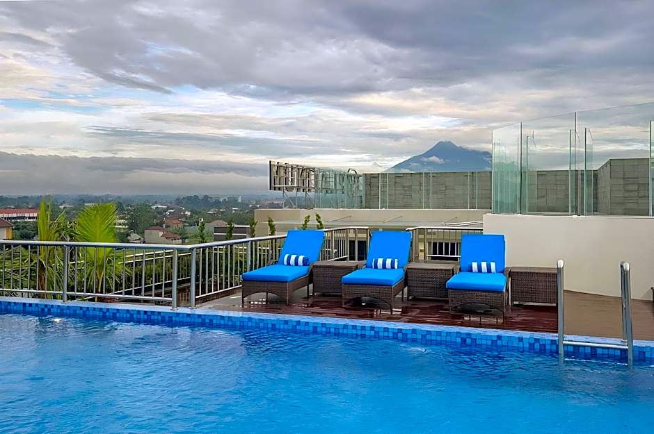 Platinum Adisucipto Hotel & Conference Center