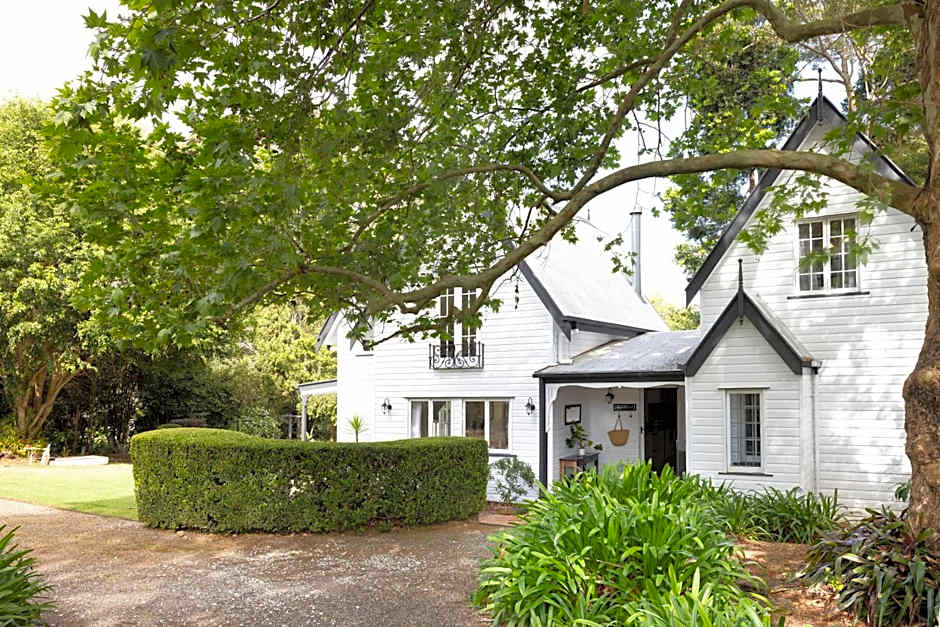 Exclusive Luxury Designer Cottage Estate for 10 - Peaceful Retreat Just 8 Minutes from Maleny