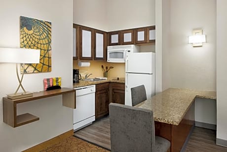 Studio Queen Suite