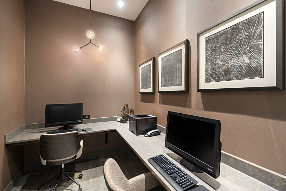 Holiday Inn Boston Logan Airport - Chelsea, an IHG Hotel