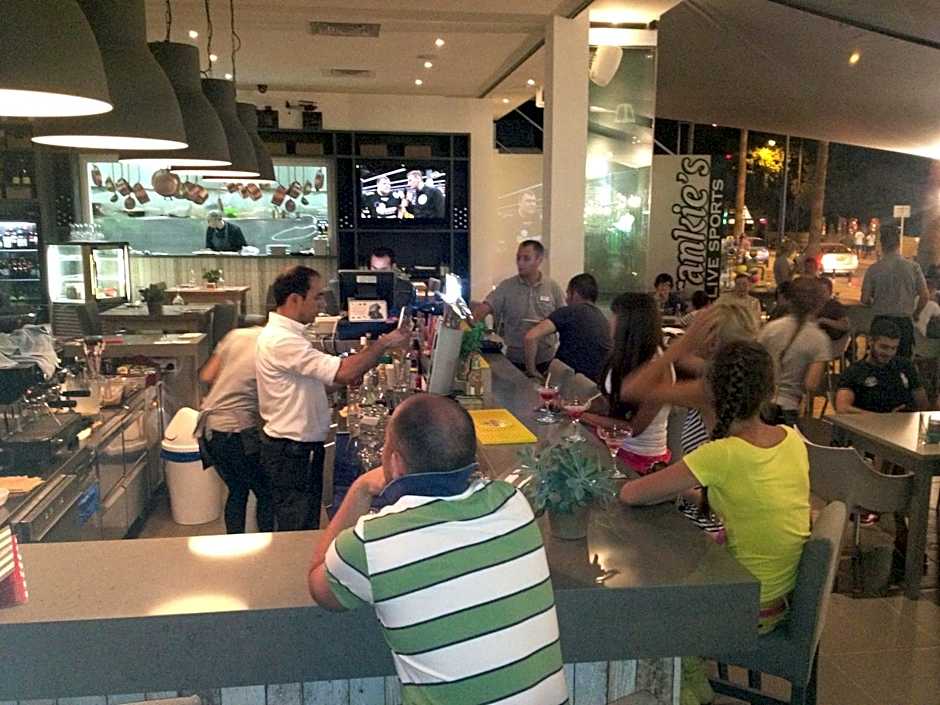 Melpo Antia Hotel & Suites