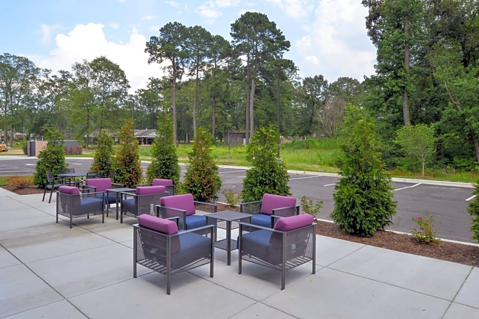 Holiday Inn Express & Suites Bryant West By IHG