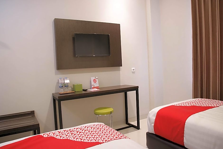 OYO 1006 Azzahra Guest House