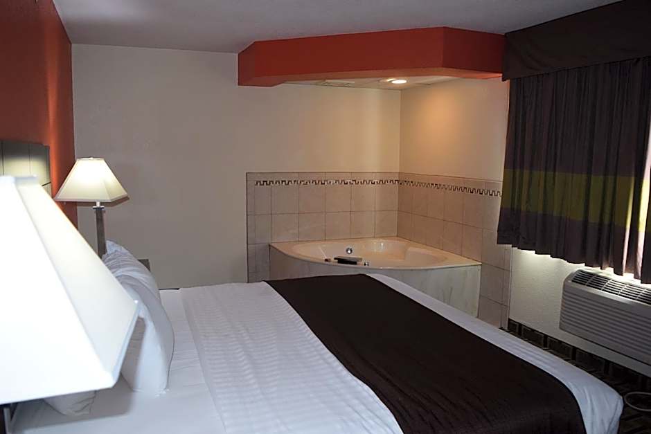AmericInn by Wyndham West Burlington