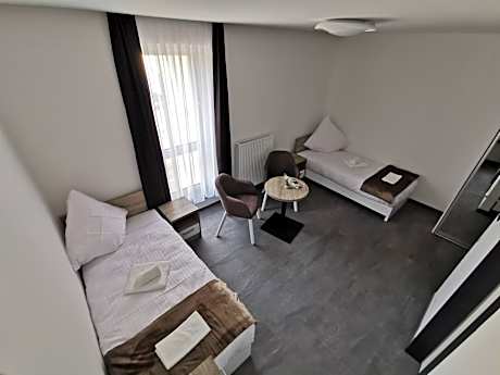 Studio Deluxe Twin Bed