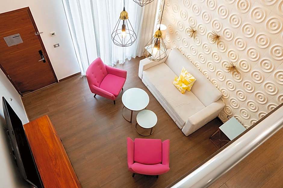 The Fives Downtown Hotel & Residences, Curio Collection by Hilton