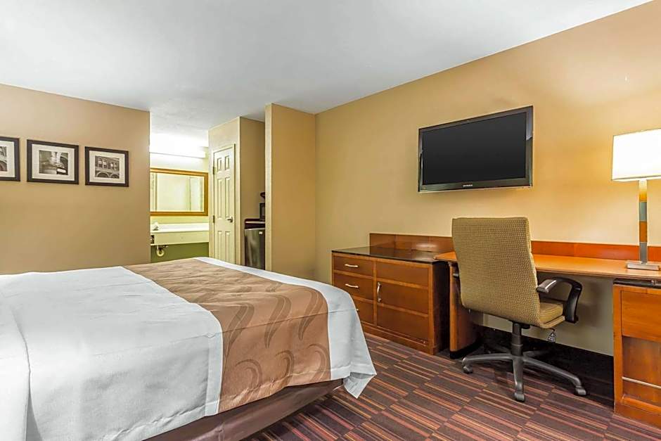 Quality Inn & Suites near Robins Air Force Base