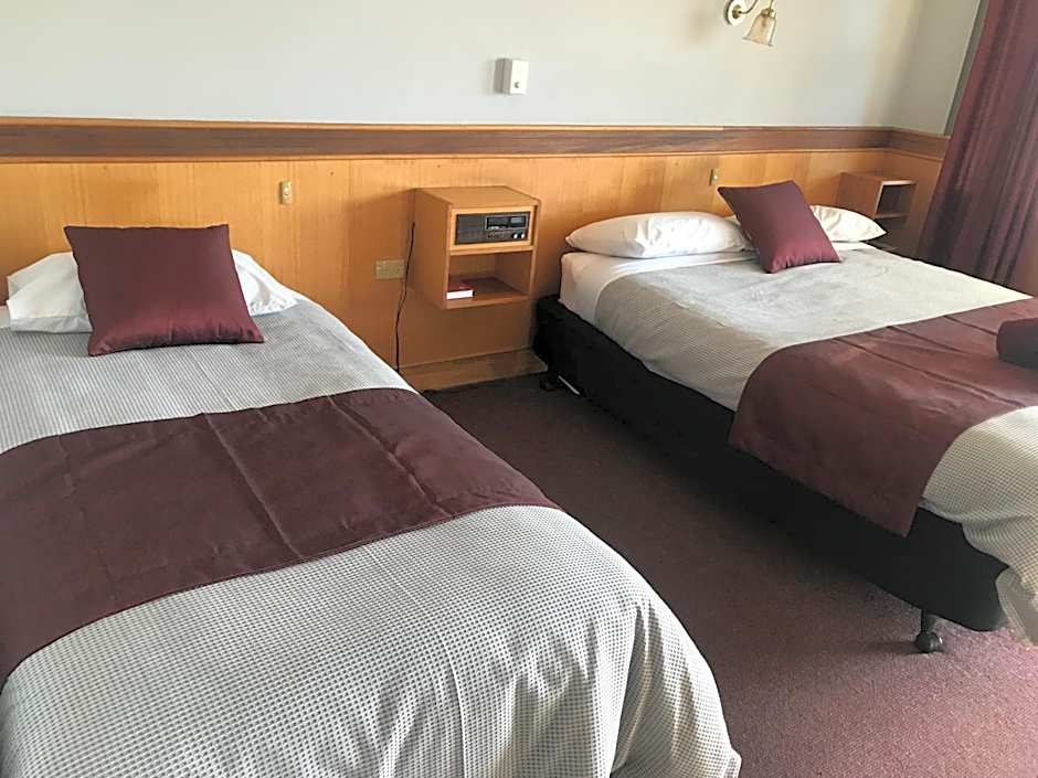 County Lodge Motor Inn