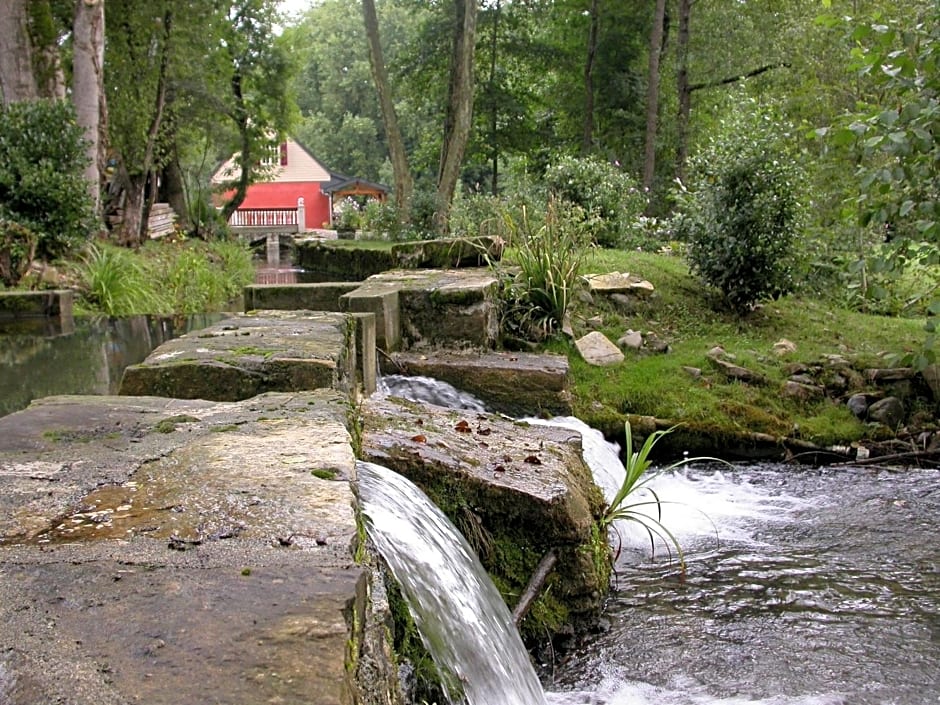 Le Moulin d'Eysus G¿s et chambres d'h¿tes