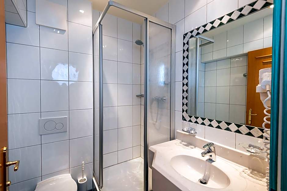 Hotel & Appartement Auerhahn