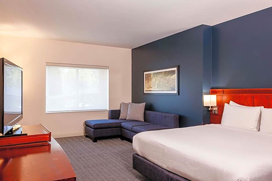 Courtyard by Marriott Toluca Tollocan