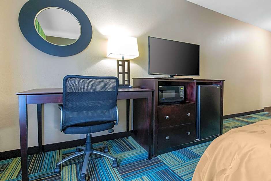 Quality Inn & Suites Arnold