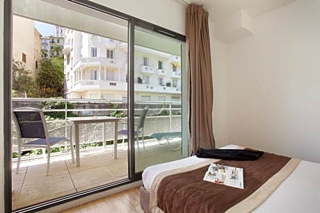 One-Bedroom Apartment (4 Adults)