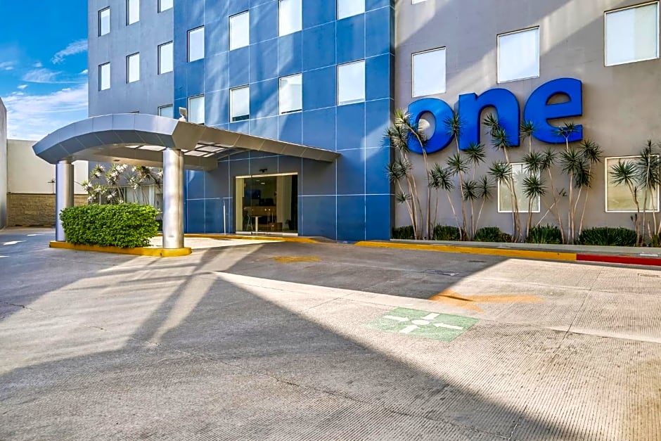 One Leon Poliforum