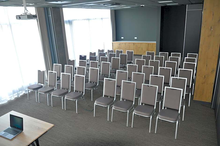 Ibis Poznan Polnoc