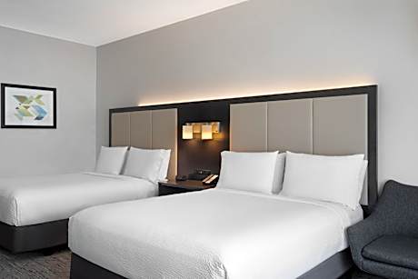 Standard Queen Room with Two Queen Beds and Mobility Accessible Tub