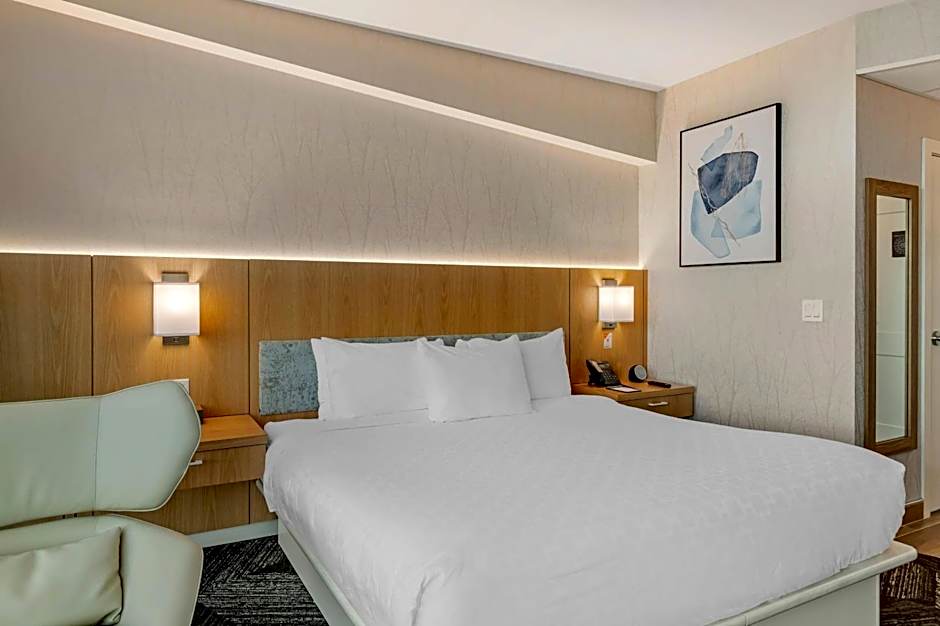 Clarion Lakeside Inn & Conference Centre