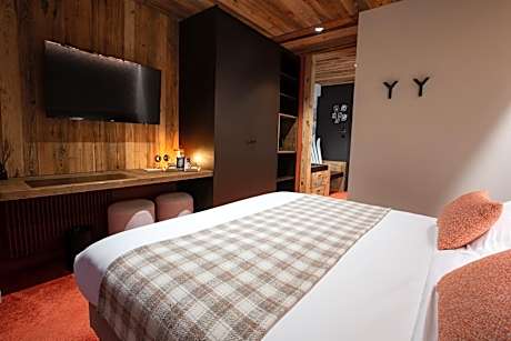 Deluxe Double or Twin Room with Balcony