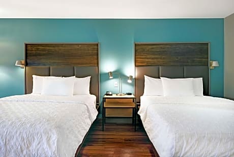 Queen Room with Two Queen Beds and Roll-In Shower - Mobility and Hearing Access