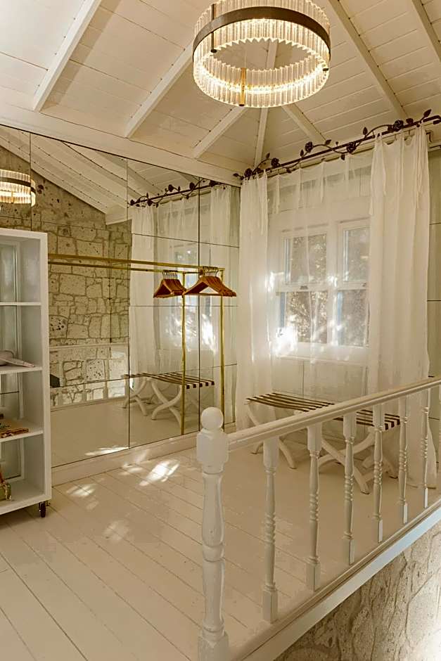 Sabrinas Haus - Adult Only +14