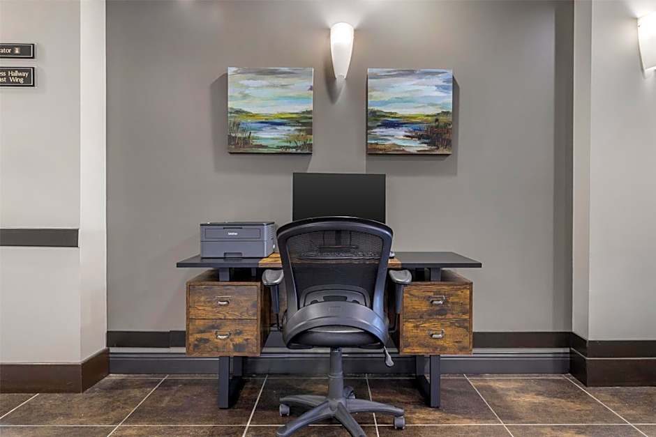 Best Western Plus Chocolate Lake Hotel