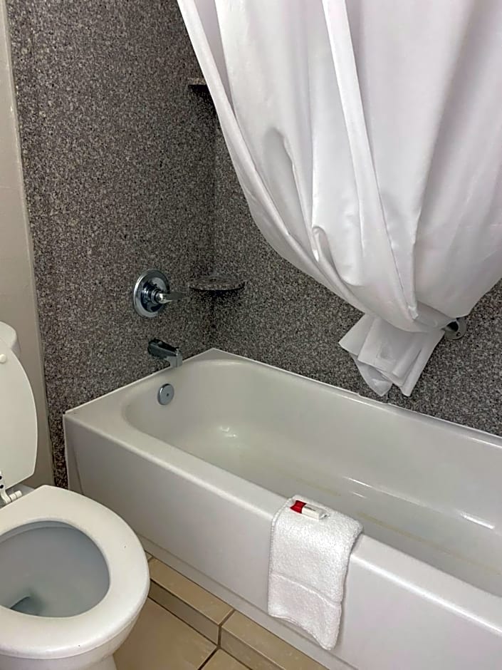 Days Inn by Wyndham Brunswick/St. Simons Area