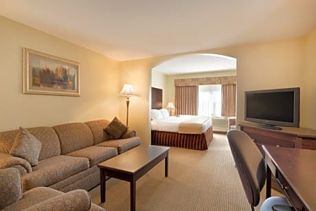 Queen Suite with Sofa Bed - Disability Access - Non-Smoking