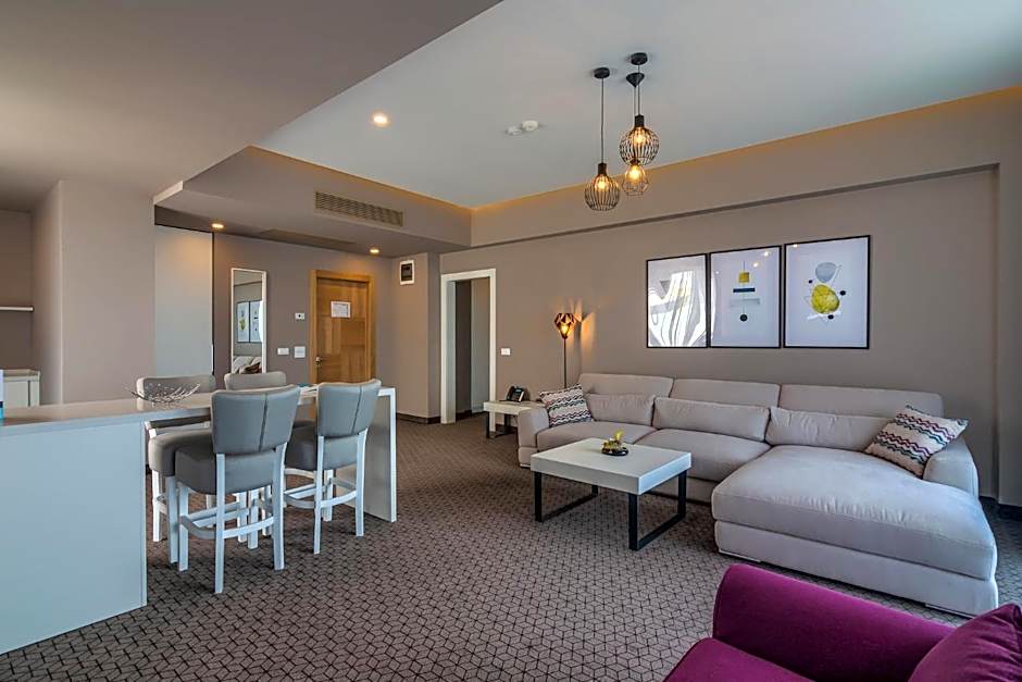 Nyota Hotel & Conference Center