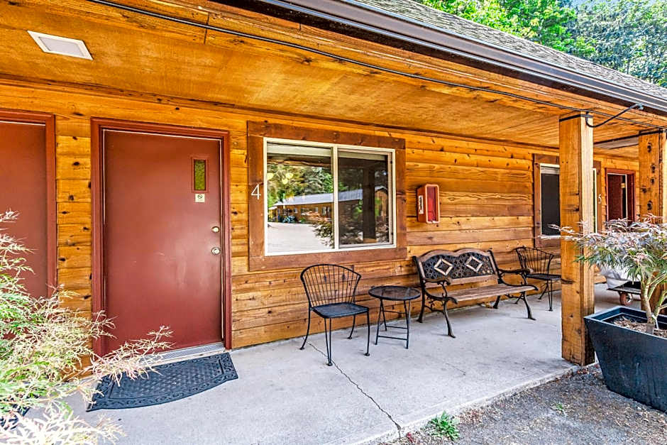 Mount Lena Room 4 at Mount Walker Inn