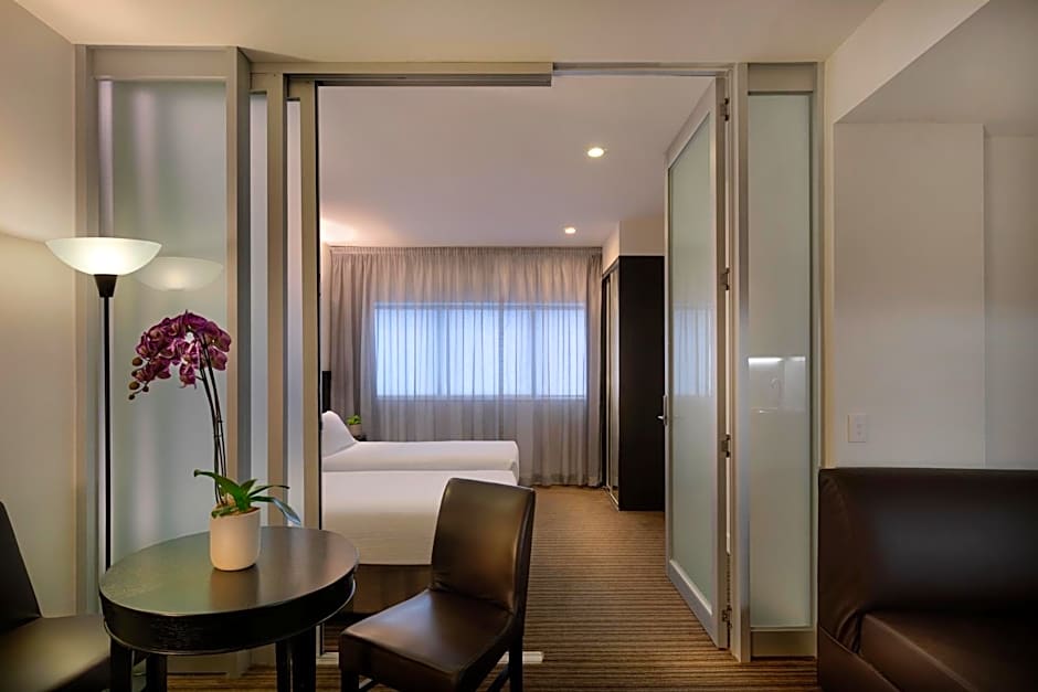 Causeway 353 Hotel