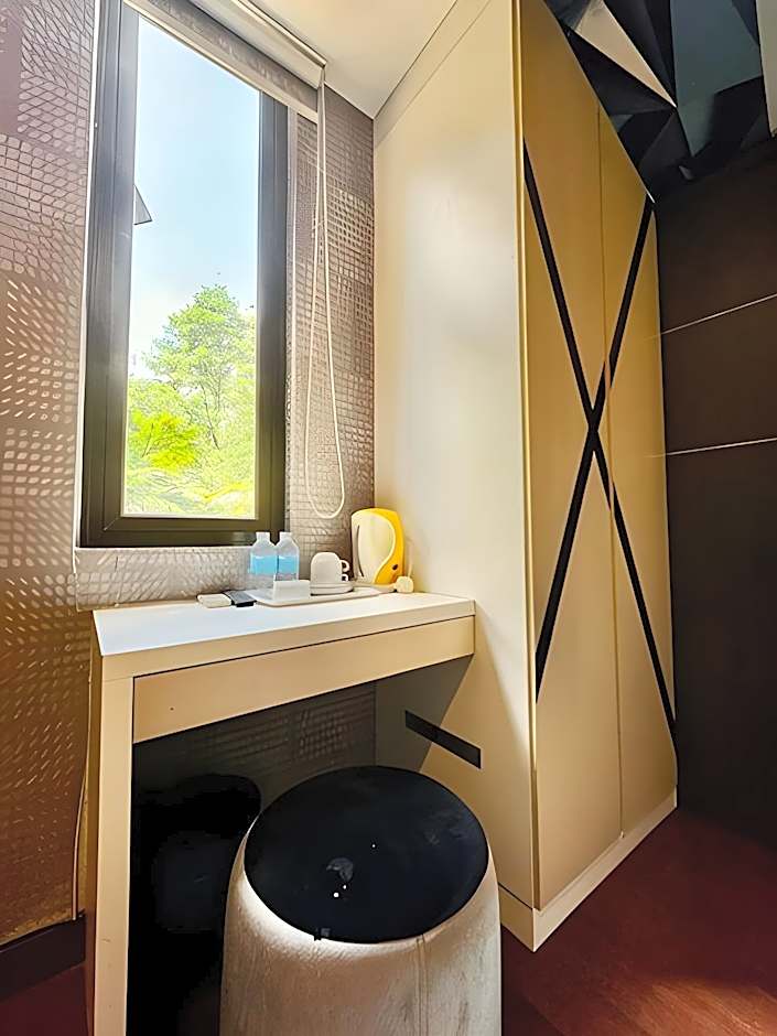 Chariton Hotel Nusa Bestari