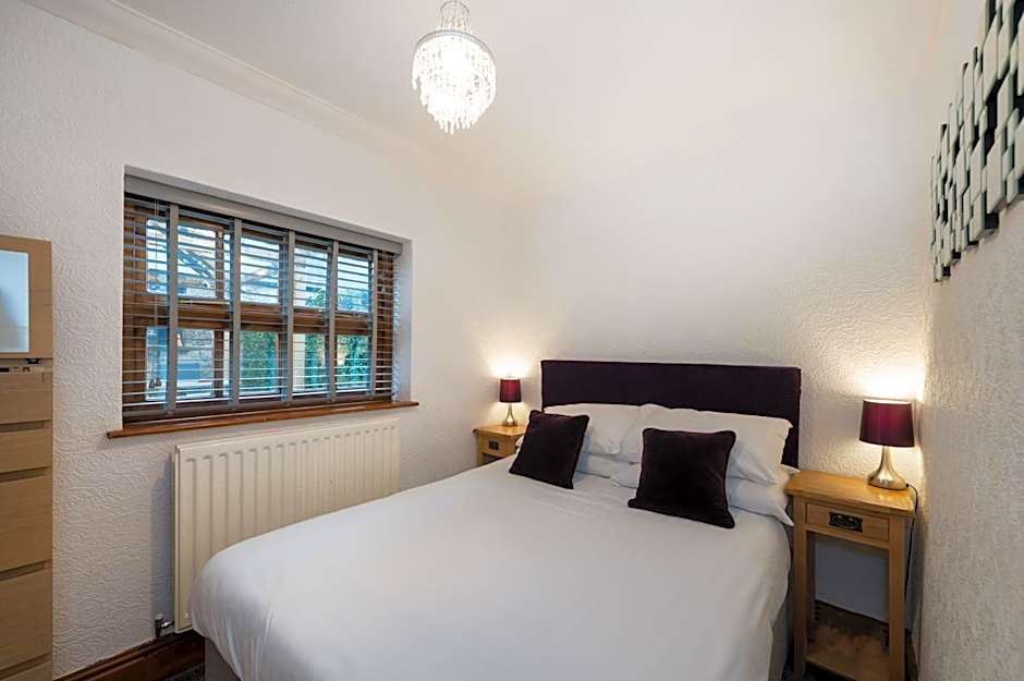 Crown and Cushion Appleby