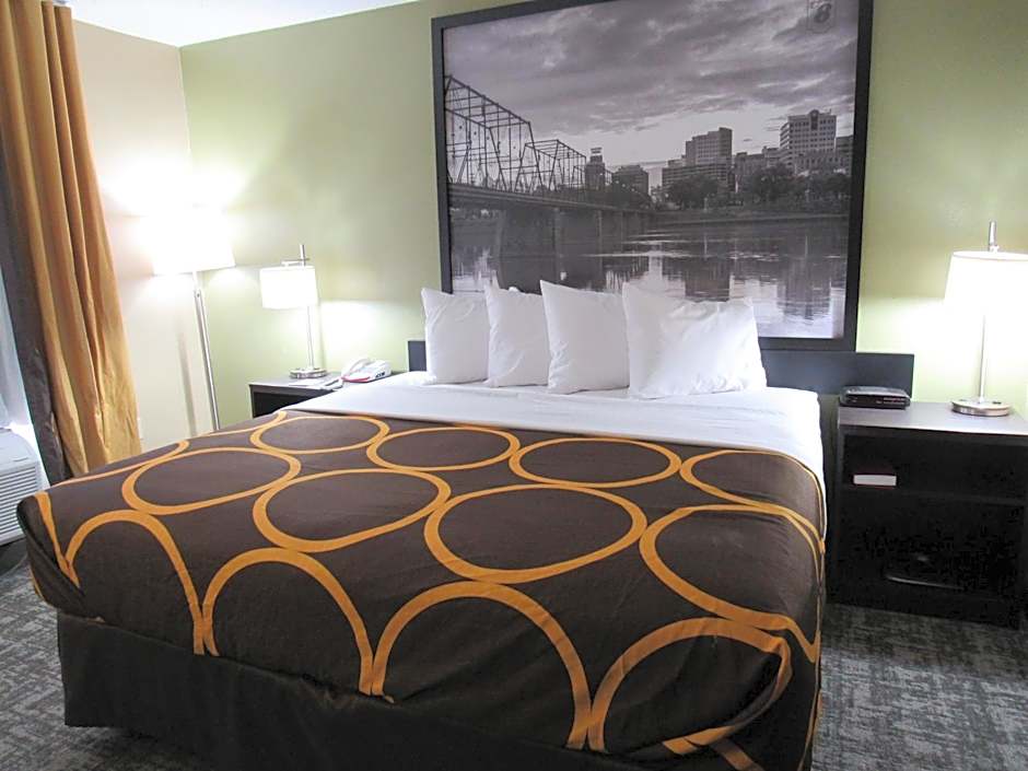 Super 8 by Wyndham New Cumberland