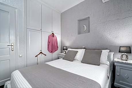 Deluxe Two-Bedroom Apartment