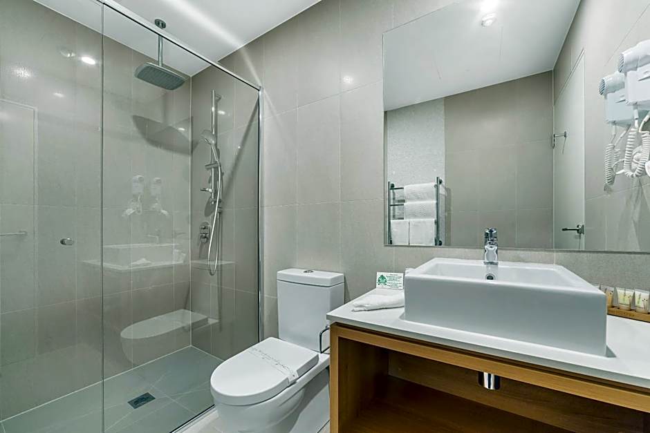 Ciloms Airport Lodge