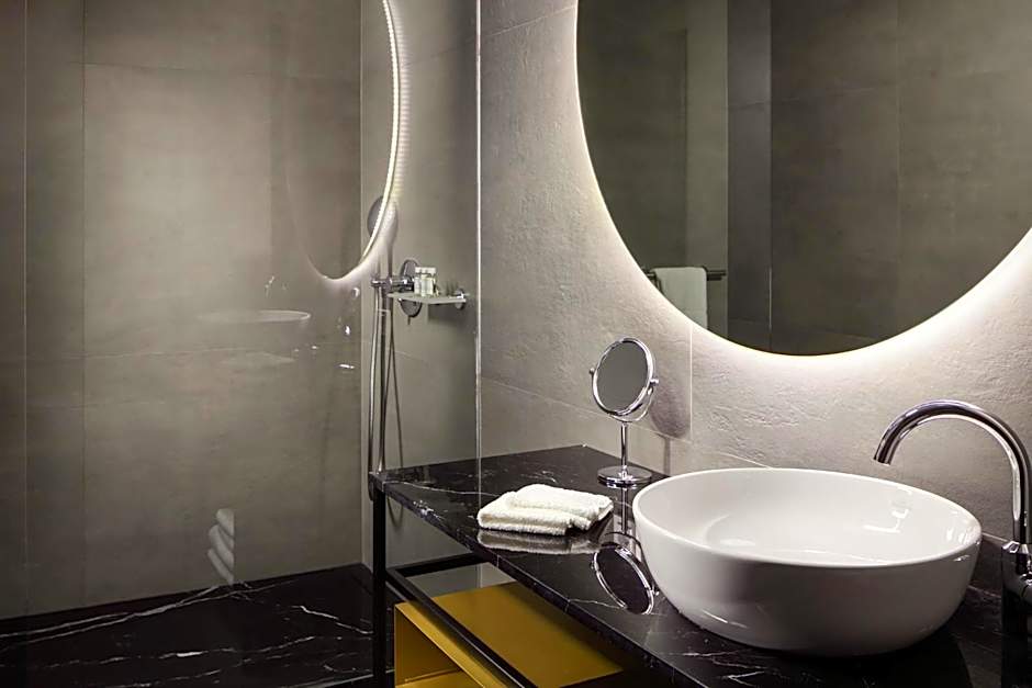 MOODs Charles Bridge