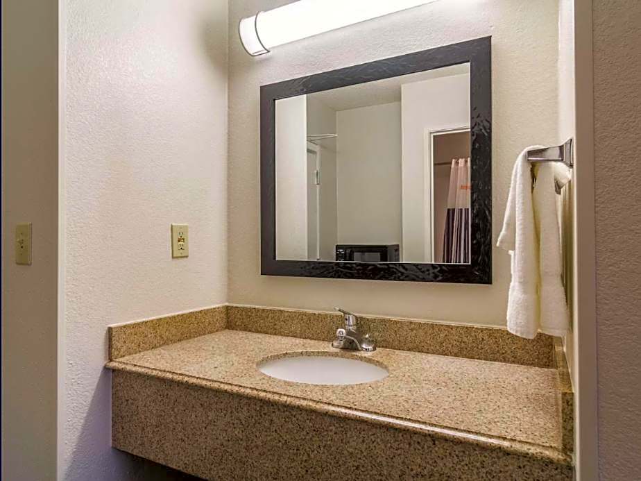 Wingate by Wyndham Brunswick GA / I-95