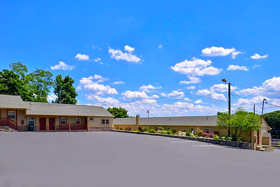 Golden Hill Inn-Danbury