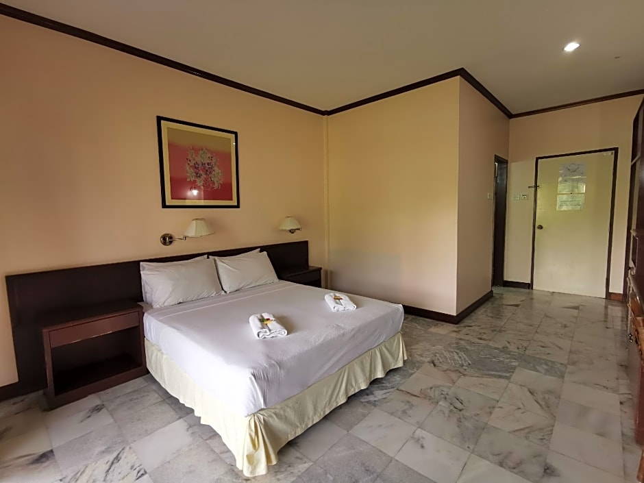 OYO 89972 Borneo Paradise Beach Hotel