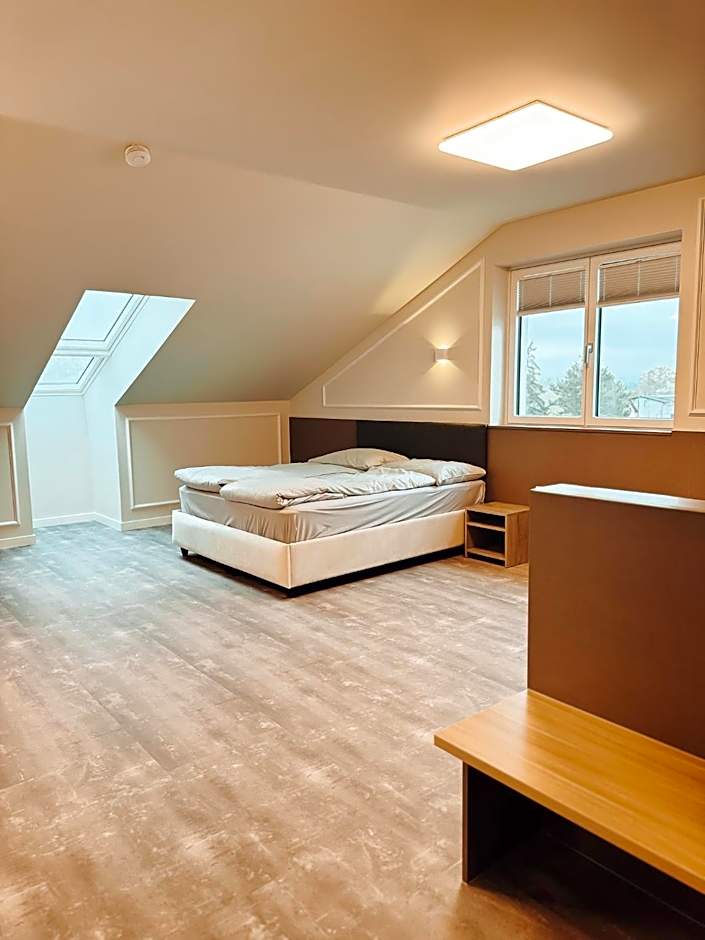 F Hotel 24h Check-In