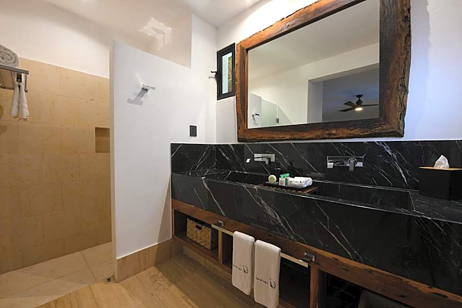 Casa del Jaguar Beach Hotel