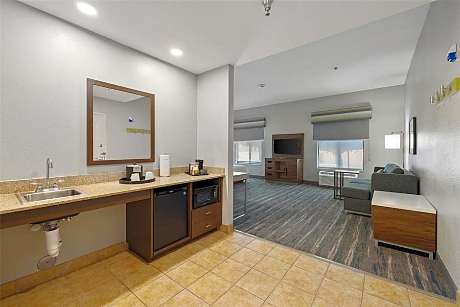 Hampton Inn By Hilton And Suites Madera