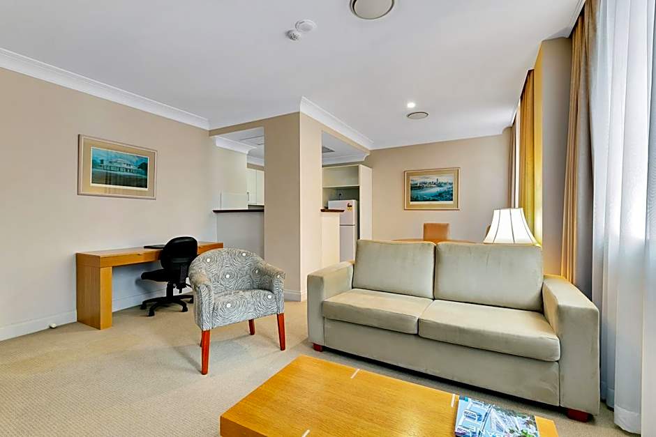 Manor Apartment Hotel