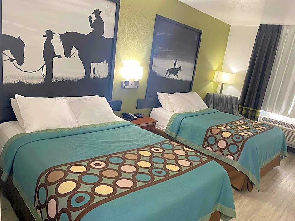 Super 8 by Wyndham Weatherford