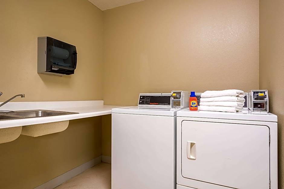 Super 8 by Wyndham Beresford