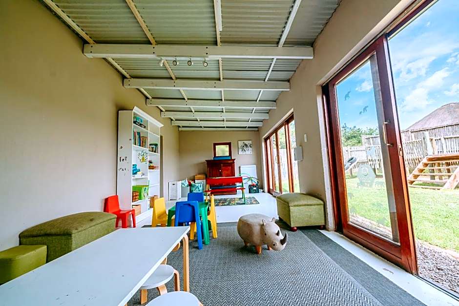 Hlosi Game Lodge - Amakhala Game Reserve