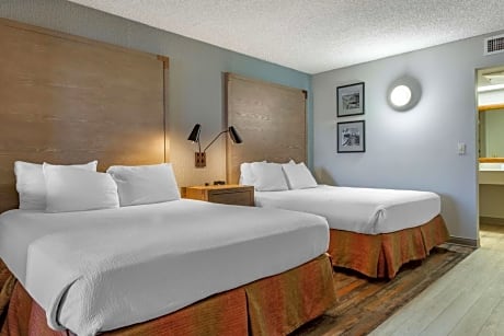 Large Queen Room with Two Queen Beds and Sofa Bed - Non-Smoking