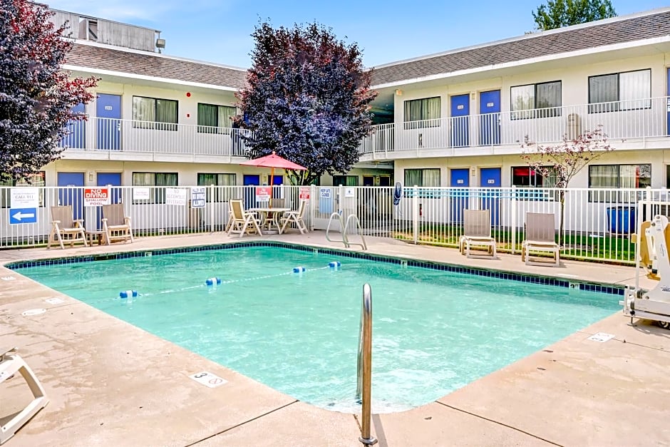 Motel 6 Troutdale, OR Portland East, 1610 Nw Frontage Rd Troutdale US